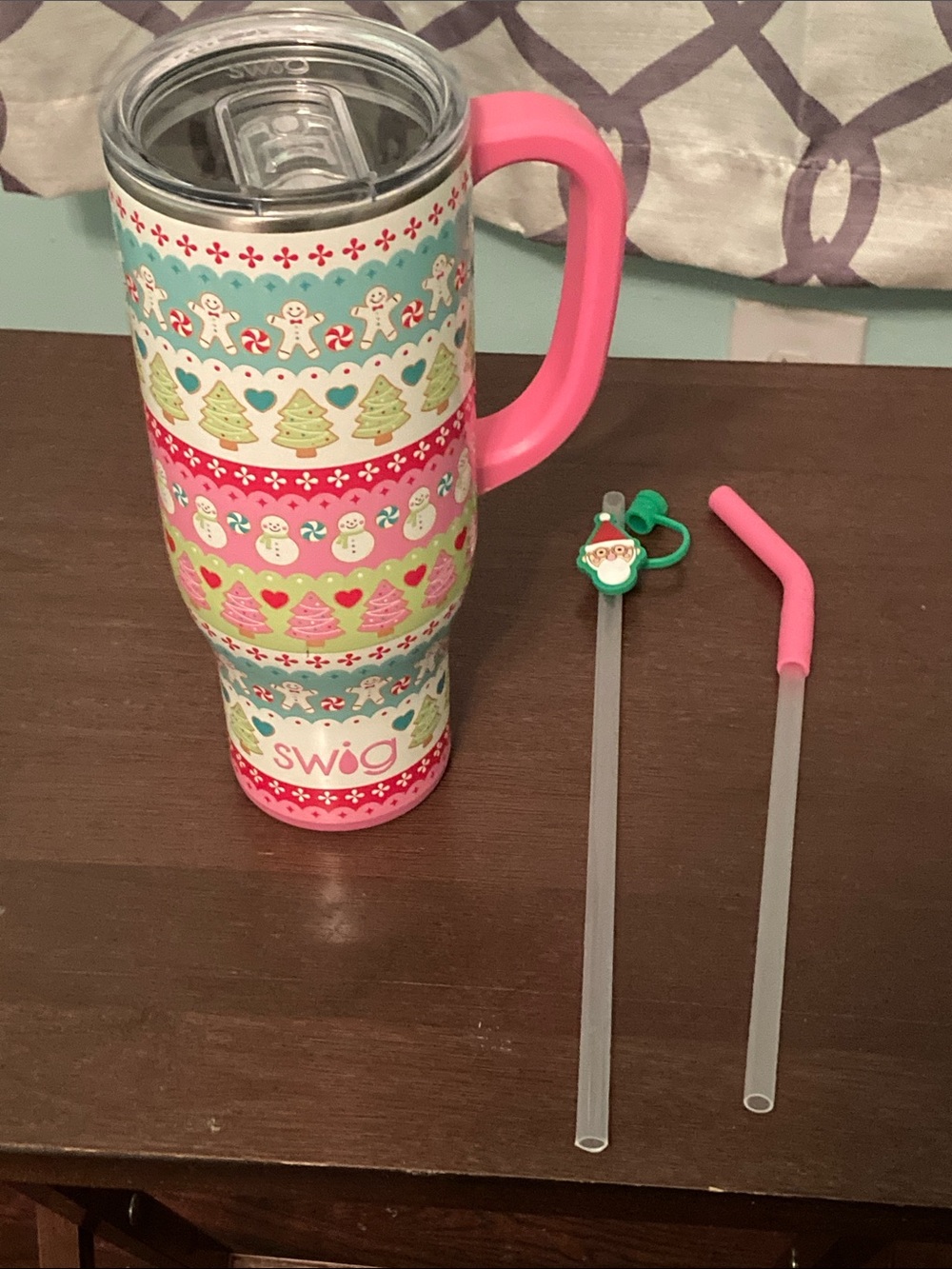 30 oz Swig Pink Holiday Pattern Insulated Travel Mug with Straws